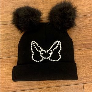 Disney Pearl Minnie Bow Pom Pom Black Winter Hat